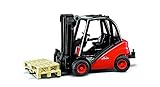 bruder 02511 - Linde Gabelstapler H30D mit Anhängerkupplung & 2 Paletten - 1:16...
