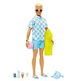 Barbie Ken - Blonde Puppe mit blauem Hemd und Badehose, Strand-Accessoires und...